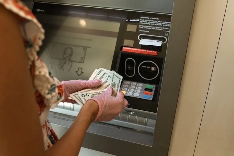 Bancomat da record in Italia: prelevati 360 miliardi di euro nel 2023