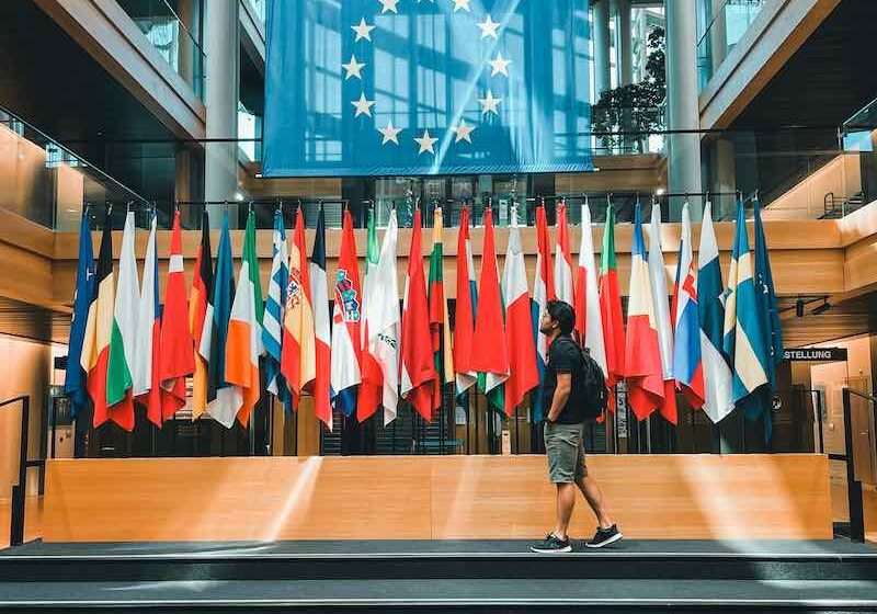 Italiani e politica internazionale: pessimisti, ma con qualche aspettativa per il 2025