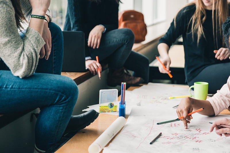 Adolescenti e stereotipi: come i giovani italiani vedono i ruoli di genere